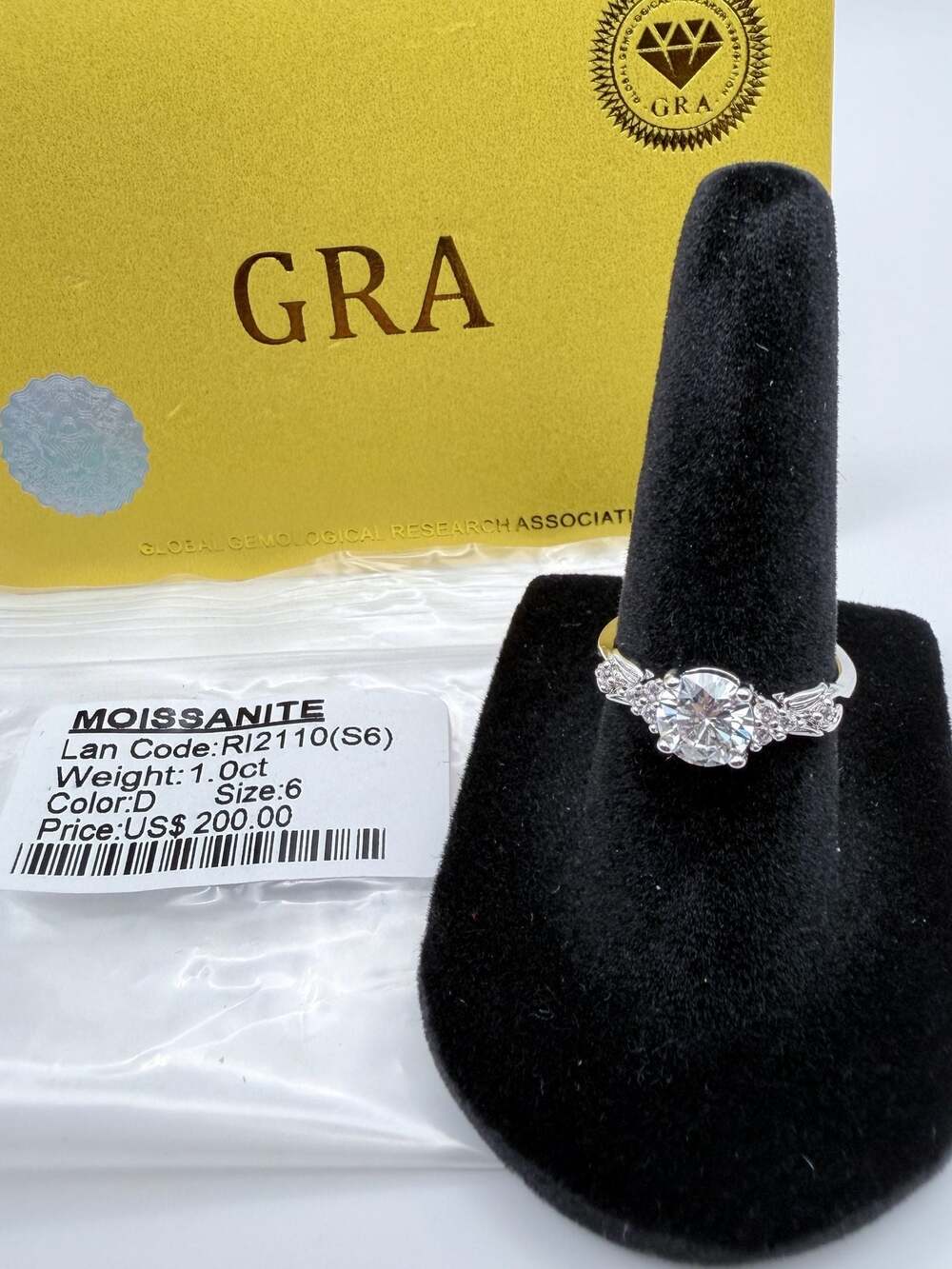 GRA Certified 1.0ct Round Brilliant Moissanite Ring Color D Size 6